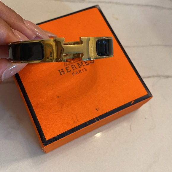 Women’s black and gold Hermes bracelet - Picture 3 of 4